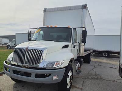 International 4300 26 ft Box Truck - 240HP, 7 Speed Automatic, Roll up Door, Liftgate
