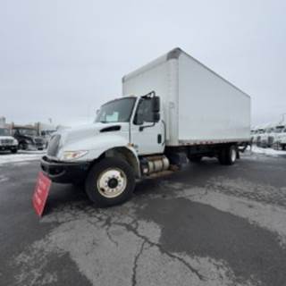 International 4300 26 ft Box Truck - 240HP, 6 Speed Automatic, Roll up Door, Liftgate