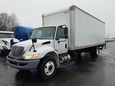 International 4300 26 ft Box Truck - 250HP, 6 Speed Automatic, Roll up Door, Liftgate