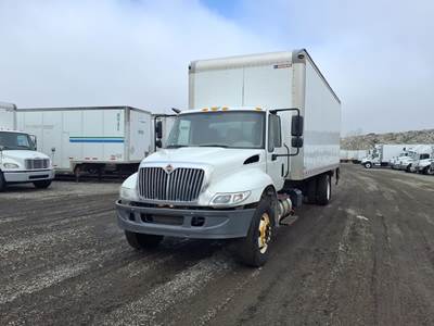 International 4300 26 ft Box Truck - 240HP, 6 Speed Automatic, Roll up Door, Liftgate