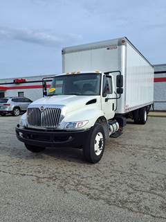 International 4300 26 ft Box Truck - 240HP, 6 Speed Automatic, Roll up Door, Liftgate