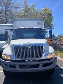 International 4300 24 ft Box Truck - 240HP, 6 Speed Automatic, Roll up Door, Liftgate