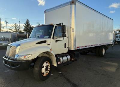 International 4300 26 ft Box Truck - 240HP, 6 Speed Automatic, Roll up Door, Liftgate