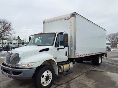 International 4300 24 ft Box Truck - 220HP, 7 Speed Automatic, Roll up Door, Liftgate