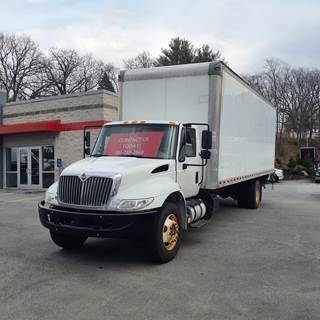 International 4300 26 ft Box Truck - 240HP, 6 Speed Automatic, Roll up Door, Liftgate
