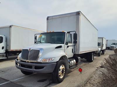 International 4300 26 ft Box Truck - 240HP, 6 Speed Automatic, Roll up Door, Liftgate