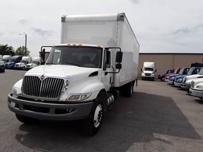 International 4300 26 ft Box Truck - 240HP, 6 Speed Automatic, Roll up Door, Liftgate