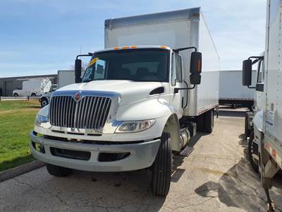 International 4300 26 ft Box Truck - 240HP, 6 Speed Automatic, Roll up Door, Liftgate