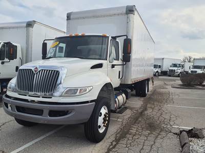 International 4300 26 ft Box Truck - 240HP, 6 Speed Automatic, Roll up Door, Liftgate