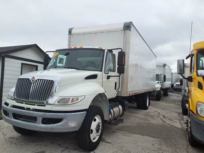 International 4300 26 ft Box Truck - 240HP, 6 Speed Automatic, Roll up Door, Liftgate