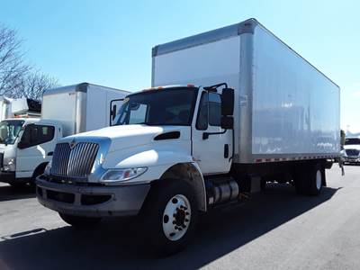 International 4300 26 ft Box Truck - 240HP, 6 Speed Automatic, Roll up Door, Liftgate
