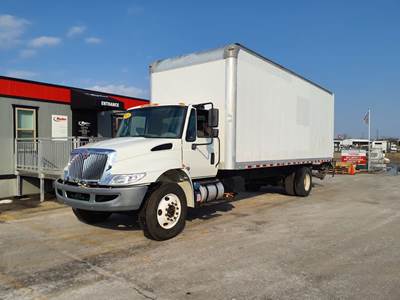 International 4300 26 ft Box Truck - 240HP, 6 Speed Automatic, Roll up Door, Liftgate