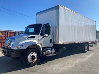 International 4300 26 ft Box Truck - 240HP, 7 Speed Automatic, Roll up Door, Liftgate
