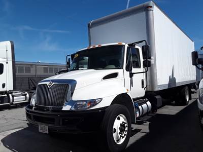 International 4300 26 ft Box Truck - 240HP, 6 Speed Automatic, Roll up Door, Liftgate