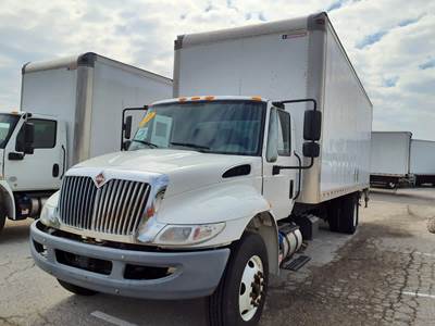 International 4300 26 ft Box Truck - 240HP, 6 Speed Automatic, Roll up Door, Liftgate