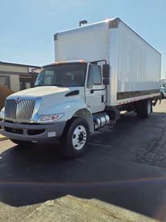 International 4300 26 ft Box Truck - 240HP, 6 Speed Automatic, Roll up Door, Liftgate