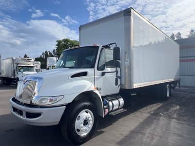 International 4300 26 ft Box Truck - 240HP, 6 Speed Automatic, Roll up Door, Liftgate