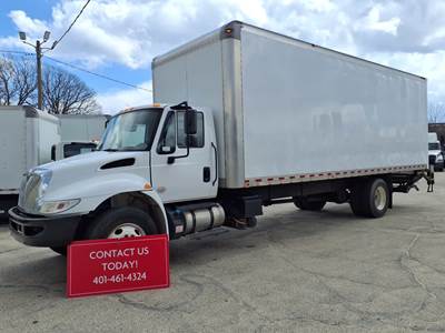 International 4300 26 ft Box Truck - 240HP, 6 Speed Automatic, Roll up Door, Liftgate