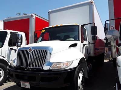International 4300 26 ft Box Truck - 240HP, 6 Speed Automatic, Roll up Door, Liftgate