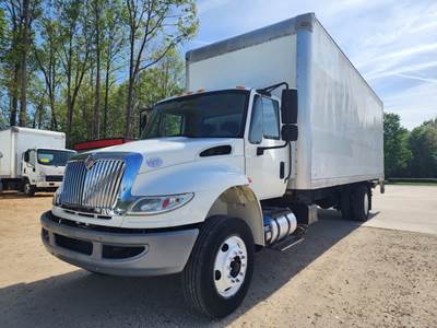 International 4300 26 ft Box Truck - 240HP, 6 Speed Automatic, Roll up Door, Liftgate