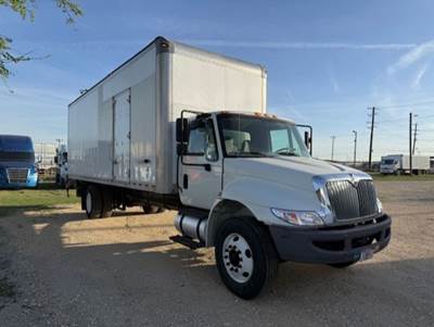 International 4300 26 ft Box Truck - 240HP, 6 Speed Automatic, Roll up Door, Liftgate