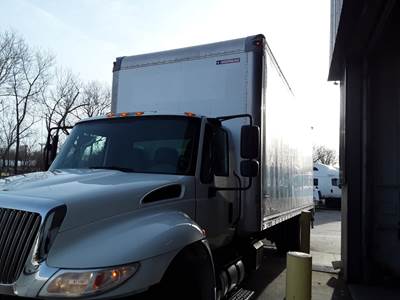 International 4300 26 ft Box Truck - 240HP, 6 Speed Automatic, Roll up Door, Liftgate