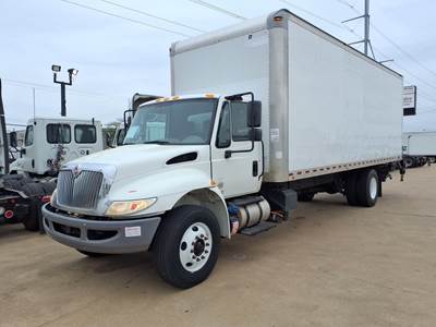 International 4300 26 ft Box Truck - 240HP, 6 Speed Automatic, Roll up Door, Liftgate