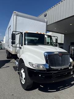 International 4300 26 ft Box Truck - 240HP, 6 Speed Automatic, Roll up Door, Liftgate