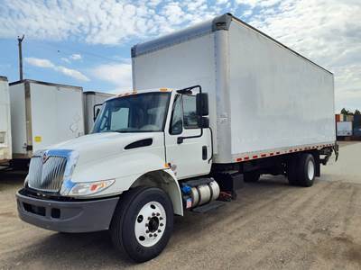 International 4300 26 ft Box Truck - 240HP, 7 Speed Automatic, Roll up Door, Liftgate