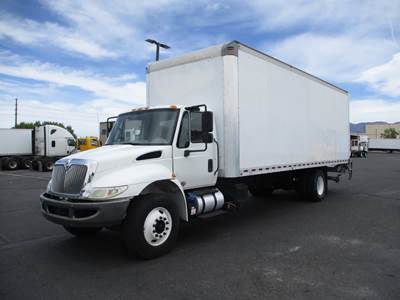 International 4300 26 ft Box Truck - 240HP, 6 Speed Automatic, Roll up Door, Liftgate