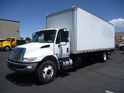 International 4300 26 ft Box Truck - 240HP, 6 Speed Automatic, Roll up Door, Liftgate