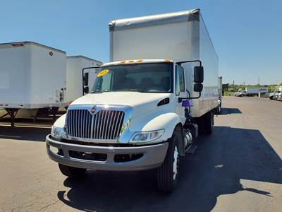 International 4300 26 ft Box Truck - 240HP, 6 Speed Automatic, Roll up Door, Liftgate