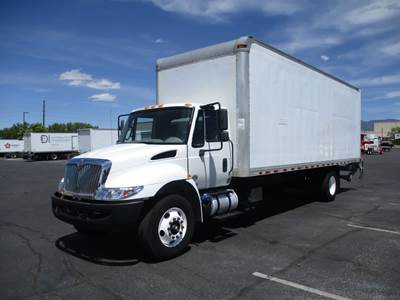 International 4300 26 ft Box Truck - 240HP, 6 Speed Automatic, Roll up Door, Liftgate