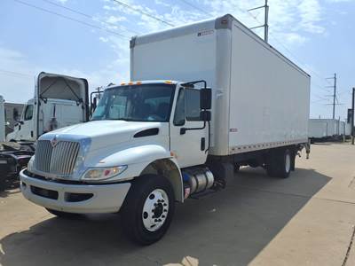 International 4300 26 ft Box Truck - 240HP, 6 Speed Automatic, Roll up Door, Liftgate