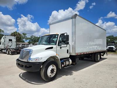 International 4300 26 ft Box Truck - 240HP, 6 Speed Automatic, Roll up Door, Liftgate
