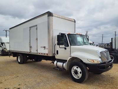 International 4300 26 ft Box Truck - 240HP, 6 Speed Automatic, Roll up Door, Liftgate