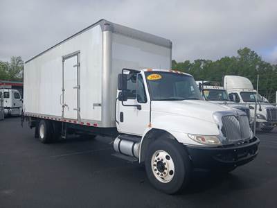 International 4300 26 ft Box Truck - 240HP, 7 Speed Automatic, Roll up Door, Liftgate