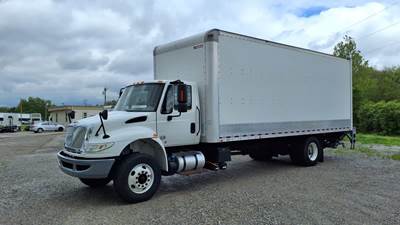 International 4300 24 ft Box Truck - 240HP, 6 Speed Automatic, Roll up Door, Liftgate