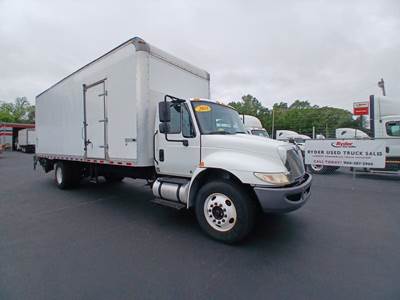 International 4300 26 ft Box Truck - 240HP, 6 Speed Automatic, Roll up Door, Liftgate