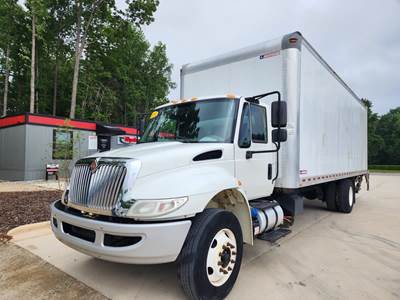 International 4300 26 ft Box Truck - 240HP, 6 Speed Automatic, Swing Door, Liftgate