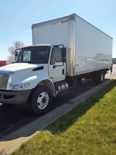 International 4300 26 ft Box Truck - 240HP, 6 Speed Automatic, Roll up Door, Liftgate