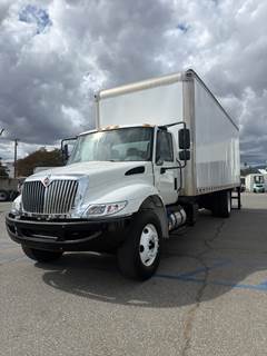 International 4300 26 ft Box Truck - 250HP, 6 Speed Automatic, Roll up Door, Liftgate