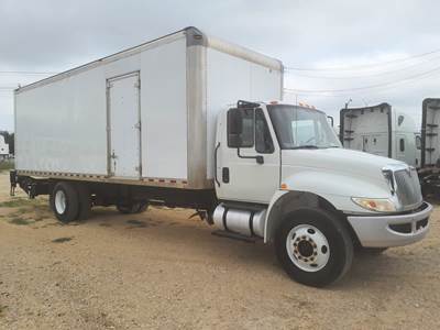 International 4300 26 ft Box Truck - 240HP, 6 Speed Automatic, Roll up Door, Liftgate