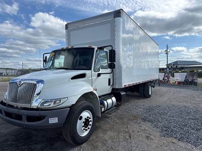 International 4300 26 ft Box Truck - 240HP, 6 Speed Automatic, Roll up Door, Liftgate