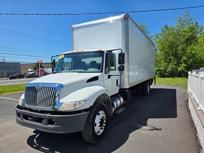 International 4300 26 ft Box Truck - 240HP, 6 Speed Automatic, Roll up Door, Liftgate