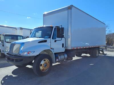 International 4300 26 ft Box Truck - 240HP, 6 Speed Automatic, Roll up Door, Liftgate