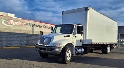 International 4300 26 ft Box Truck - 240HP, 6 Speed Automatic, Roll up Door, Liftgate