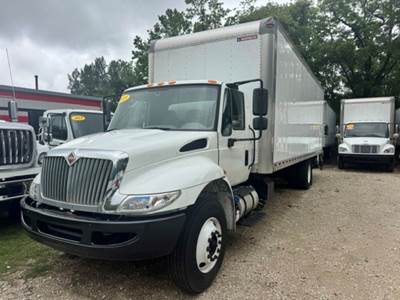 International 4300 26 ft Box Truck - 240HP, 6 Speed Automatic, Roll up Door, Liftgate
