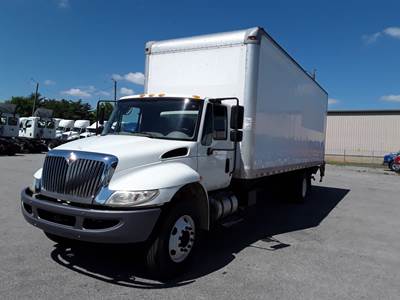International 4300 26 ft Box Truck - 240HP, 6 Speed Automatic, Roll up Door, Liftgate