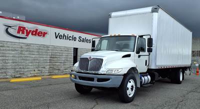 International 4300 26 ft Box Truck - 240HP, 6 Speed Automatic, Roll up Door, Liftgate